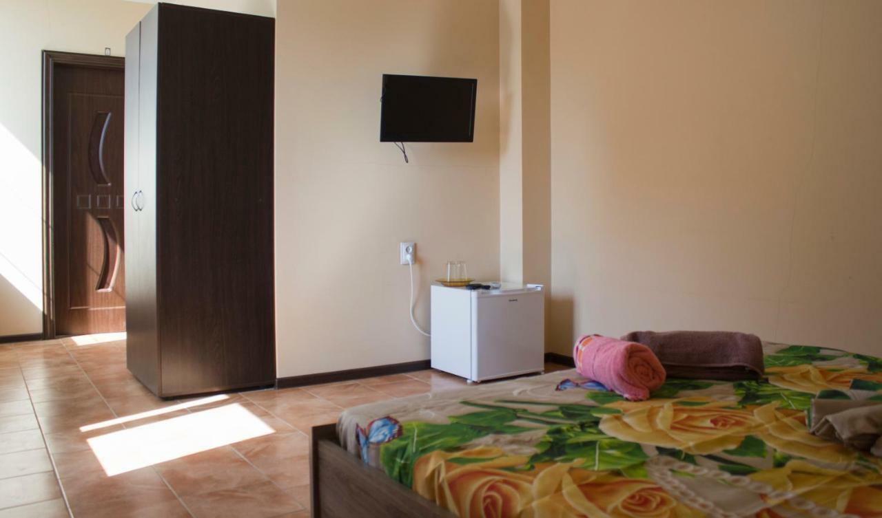 Sun Joy Hotel Sanzhiyka Dış mekan fotoğraf